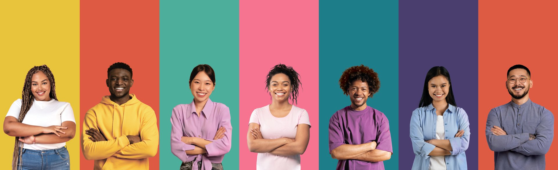 Il team di IN-CONTRO al lavoro: un gruppo di collaboratori sorridenti in ambiente professionale